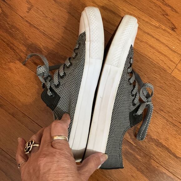Converse Chuck Taylor. Men’s size 5.5 or women’s size 7.5 - Picture 3 of 9